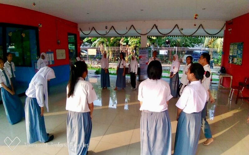 Siswa SMAN 92 Jakarta mengadakan latihan teater di RPTRA yang berada di dekat sekolah mereka. -Dok. Rudolf Puspa.