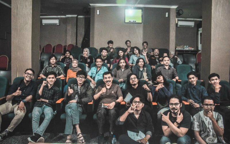 Pembicara dan peserta Diskusi Buku bertajuk "Menyoal Tiga Kumpulan Sajak" karya Panji Gozali, Sabtu (29/2), di Aula Sudin Pusip Jakarta Pusat. -Dok. Teater Moksa.