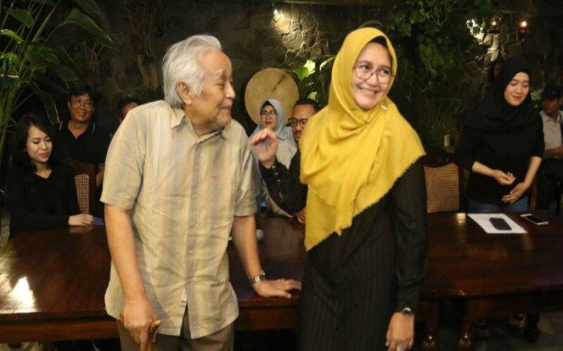 Adi Kurdi dan Novia Kolopaking pada acara reuni pemain Serial Keluarga Cemara (Original), Sabtu (1/6/2019) di Jakarta. -Dok. Warta Kota.