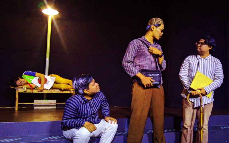 Salah satu adegan dalam pertunjukan "Mati Konyol" oleh Teater Moksa di Galeri Indonesia Kaya, 15 September 2019. -Dok. Teater Moksa.
