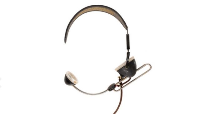 Headset Christopher c.  Kraft. [Heritage Auctions]