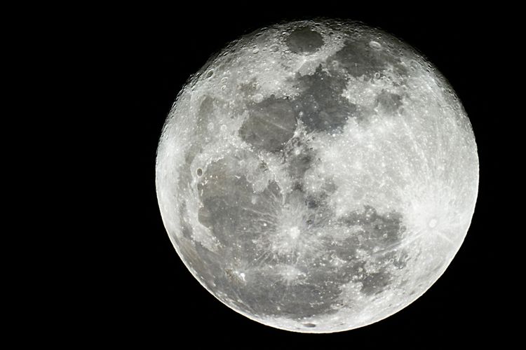 Deskripsi Bulan, Munculnya Bulan, Bentuk Bulan, Warna Bulan, Fase Bulan.  Bagaimana bulan terbentuk?
