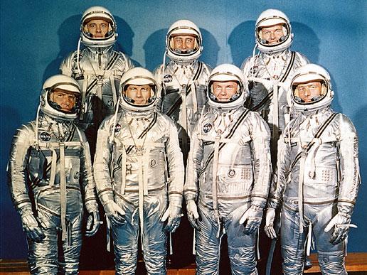 Mengenal teknologi astronot NASA dan kostum luar angkasa dari waktu ke waktu