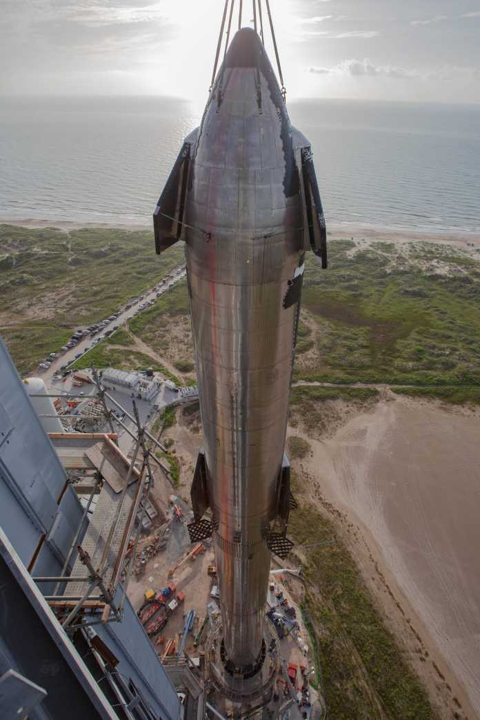 Roket terbesar di dunia terhubung untuk pertama kalinya