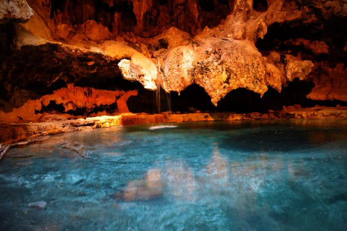 Para ilmuwan telah menemukan sistem air bawah tanah yang berusia 1,2 miliar tahun.