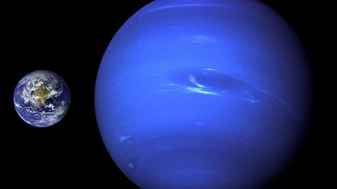 Neptunus dan Bumi.