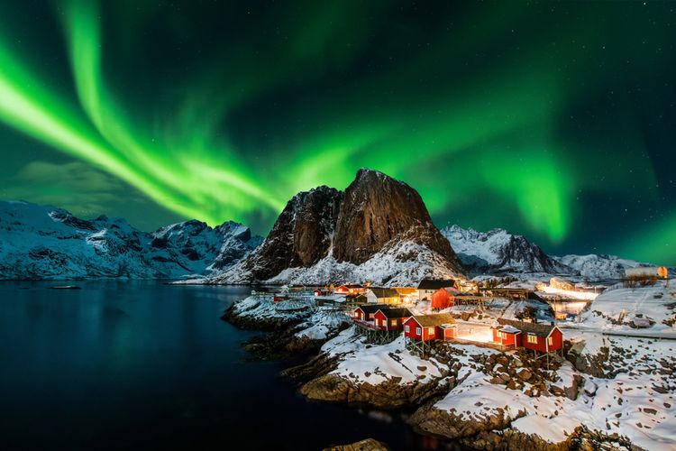 Gambar Aurora.  Foto aurora ini diambil di Hamnoi, Norwegia.