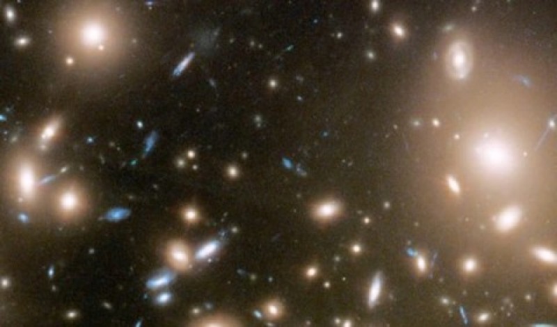 The Great Starburst seperti yang terlihat oleh Teleskop Luar Angkasa Hubble